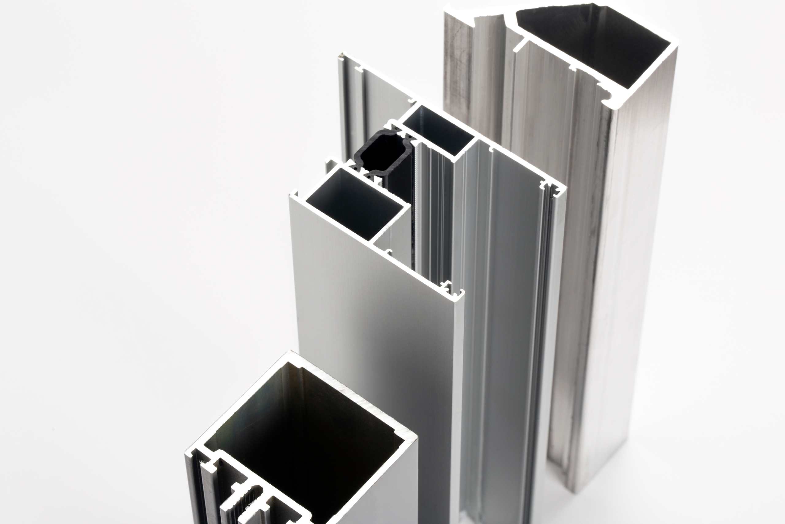 Many sellers search for scrap aluminum can prices near me. Understanding aluminum grades often makes a much bigger difference. Knowing how aluminum is classified helps you prepare better shipments