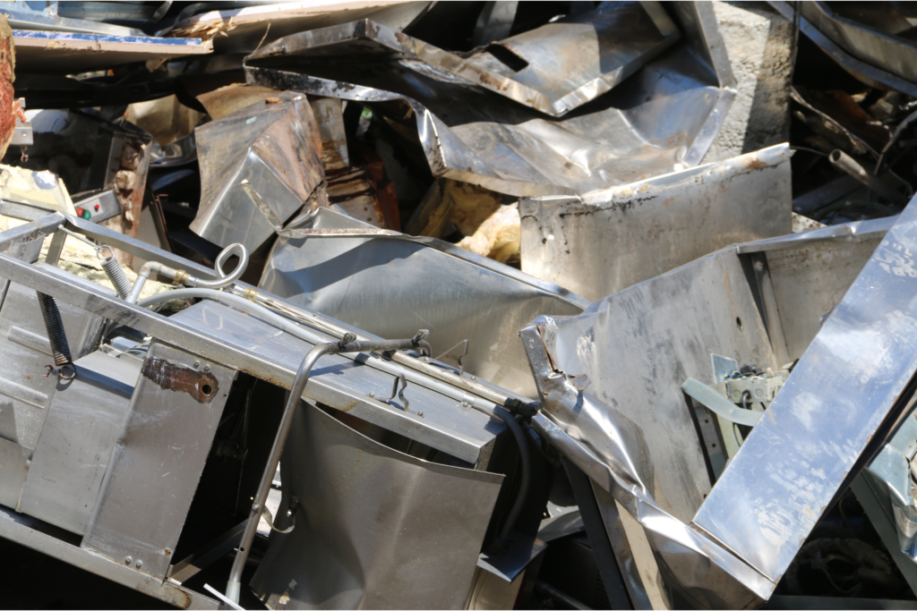 Many sellers regularly follow the stainless steel salvage price before preparing shipments. Recycling stainless steel benefits both businesses and the environment. Manufacturers receive quality raw materials, while recyclers help reduce mining and industrial waste