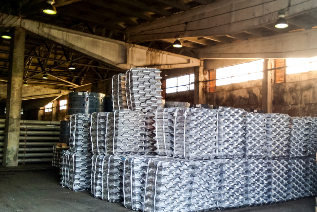 Many sellers search for scrap aluminum can prices near me. Understanding aluminum grades often makes a much bigger difference. Knowing how aluminum is classified helps you prepare better shipments